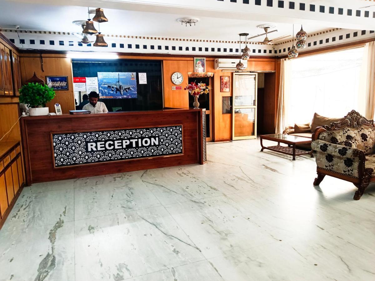 Hotel Krone Near Igi Airport Delhi Nova Deli Exterior foto